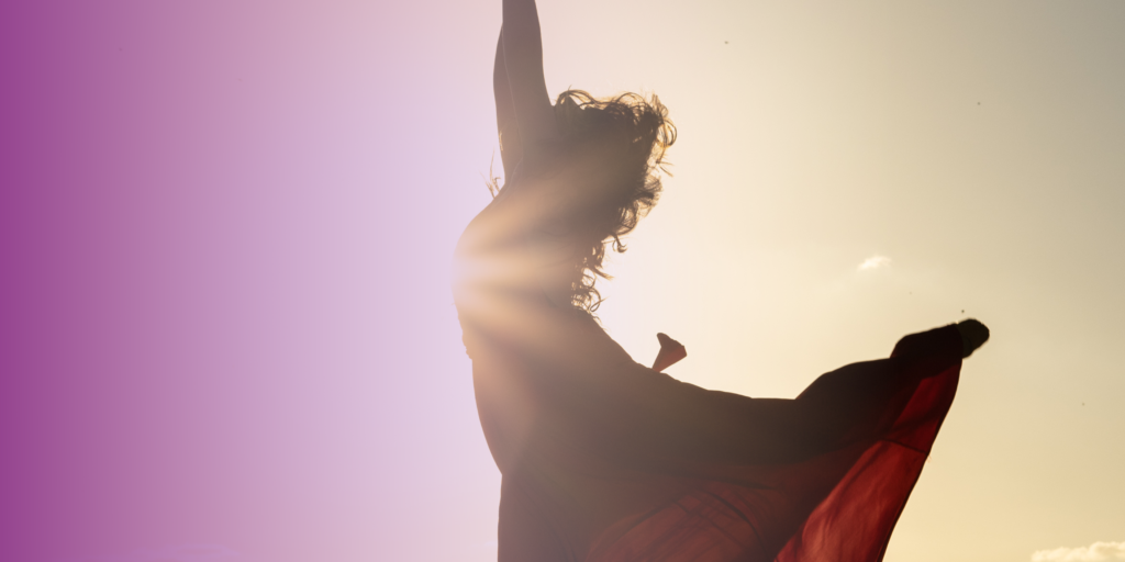 opleiding intuïtie practitioner: vrouw danst in zonlicht